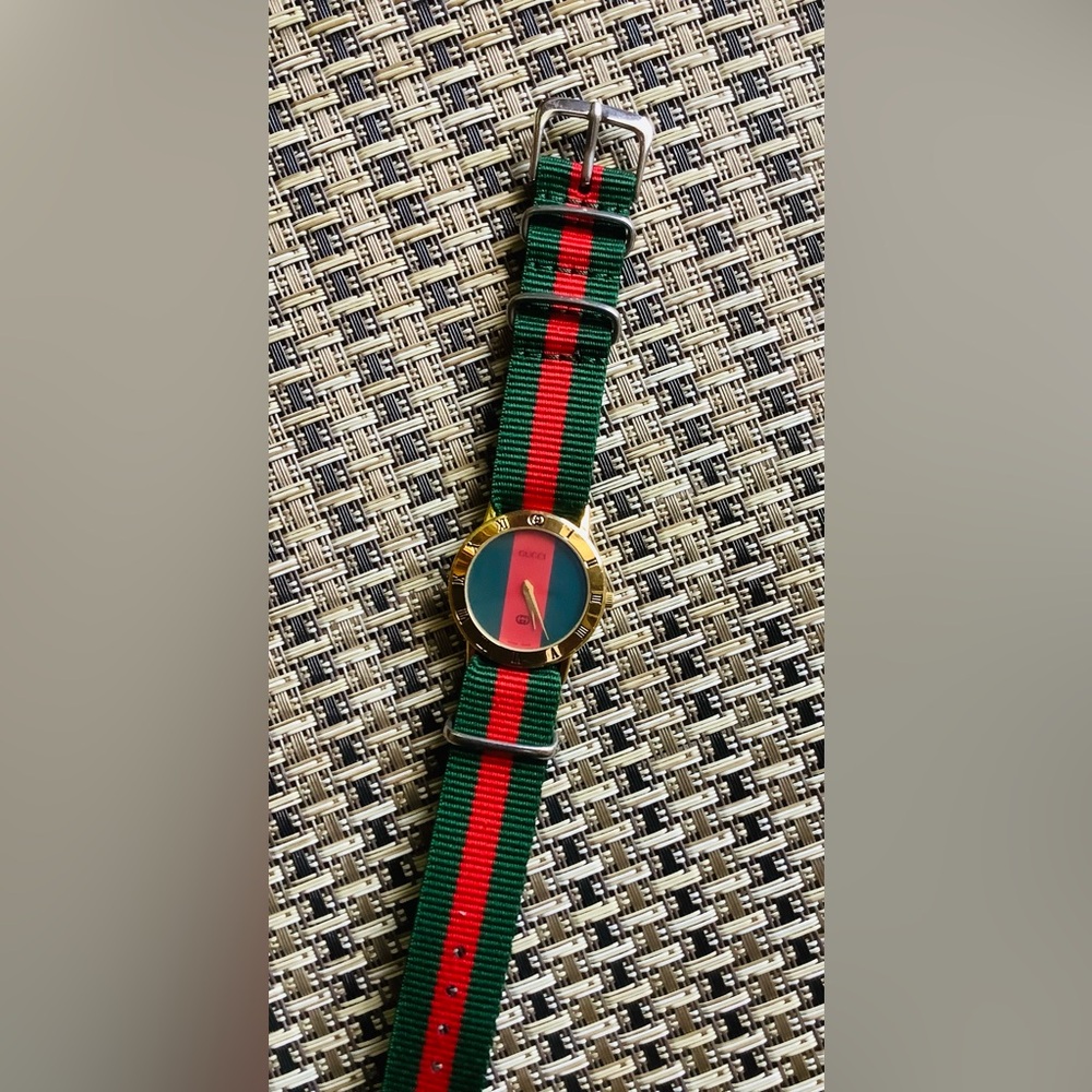 Gucci Gold-Tone watch for young man or lady ❤️💚 - Picture 2 of 12
